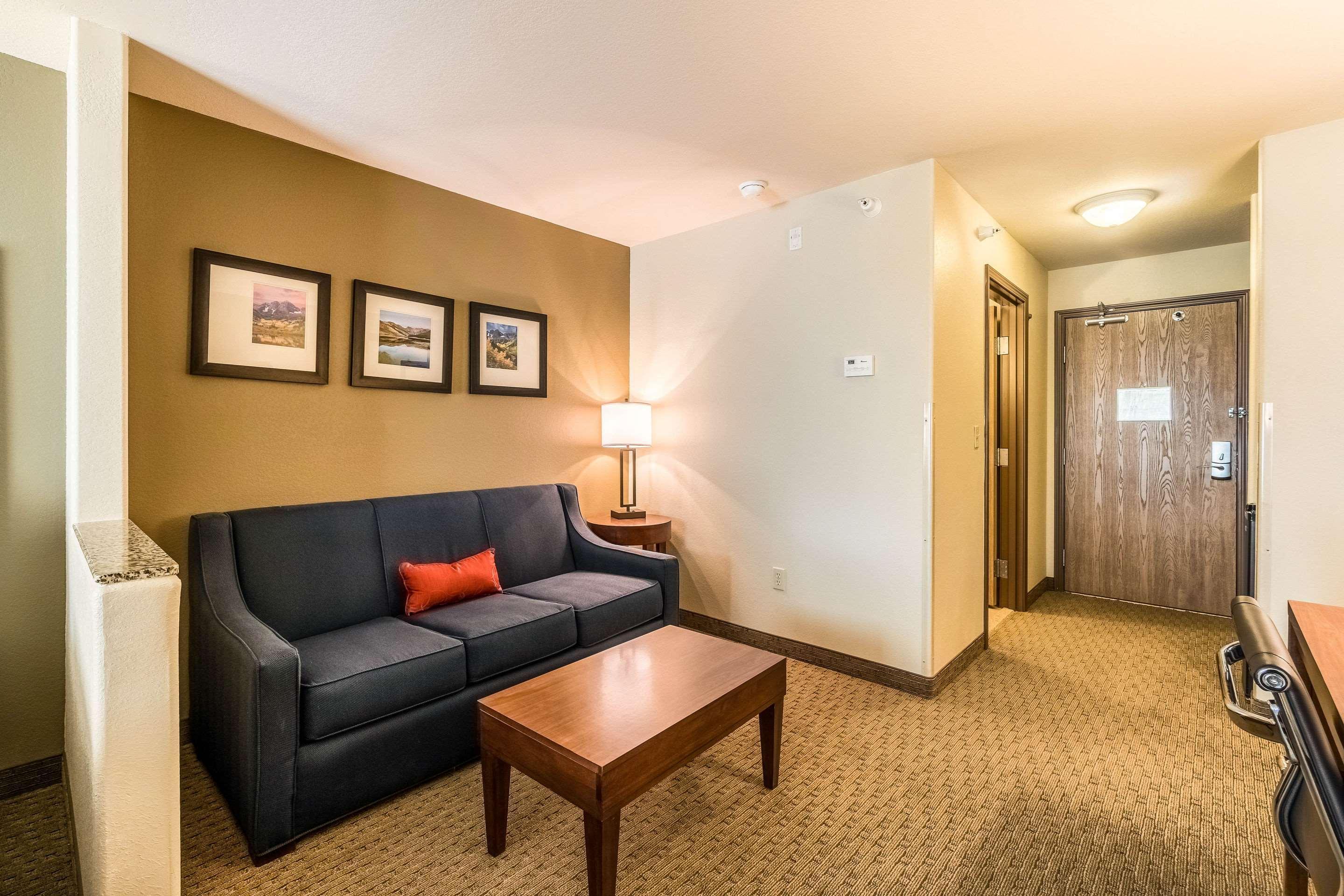 Comfort Inn & Suites Райфл Экстерьер фото