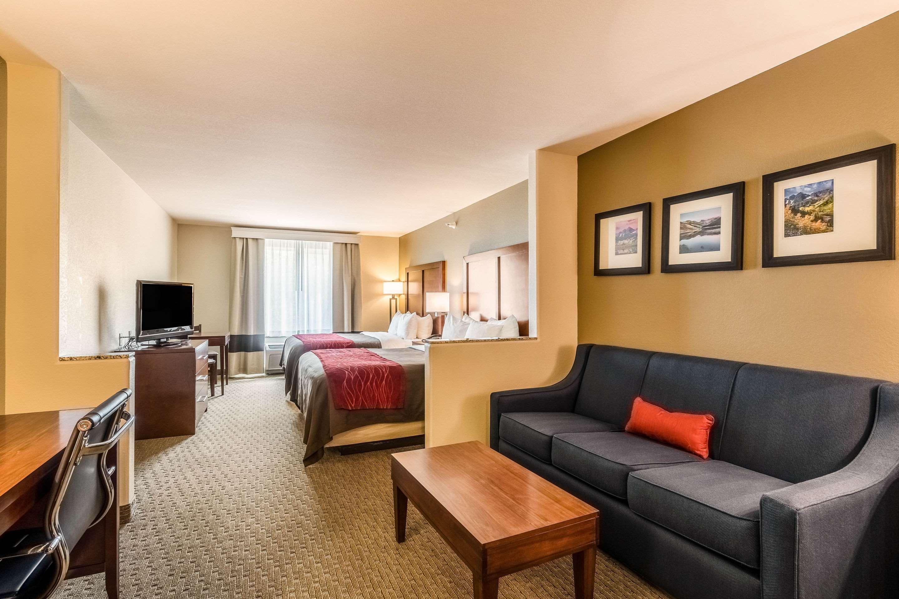 Comfort Inn & Suites Райфл Экстерьер фото