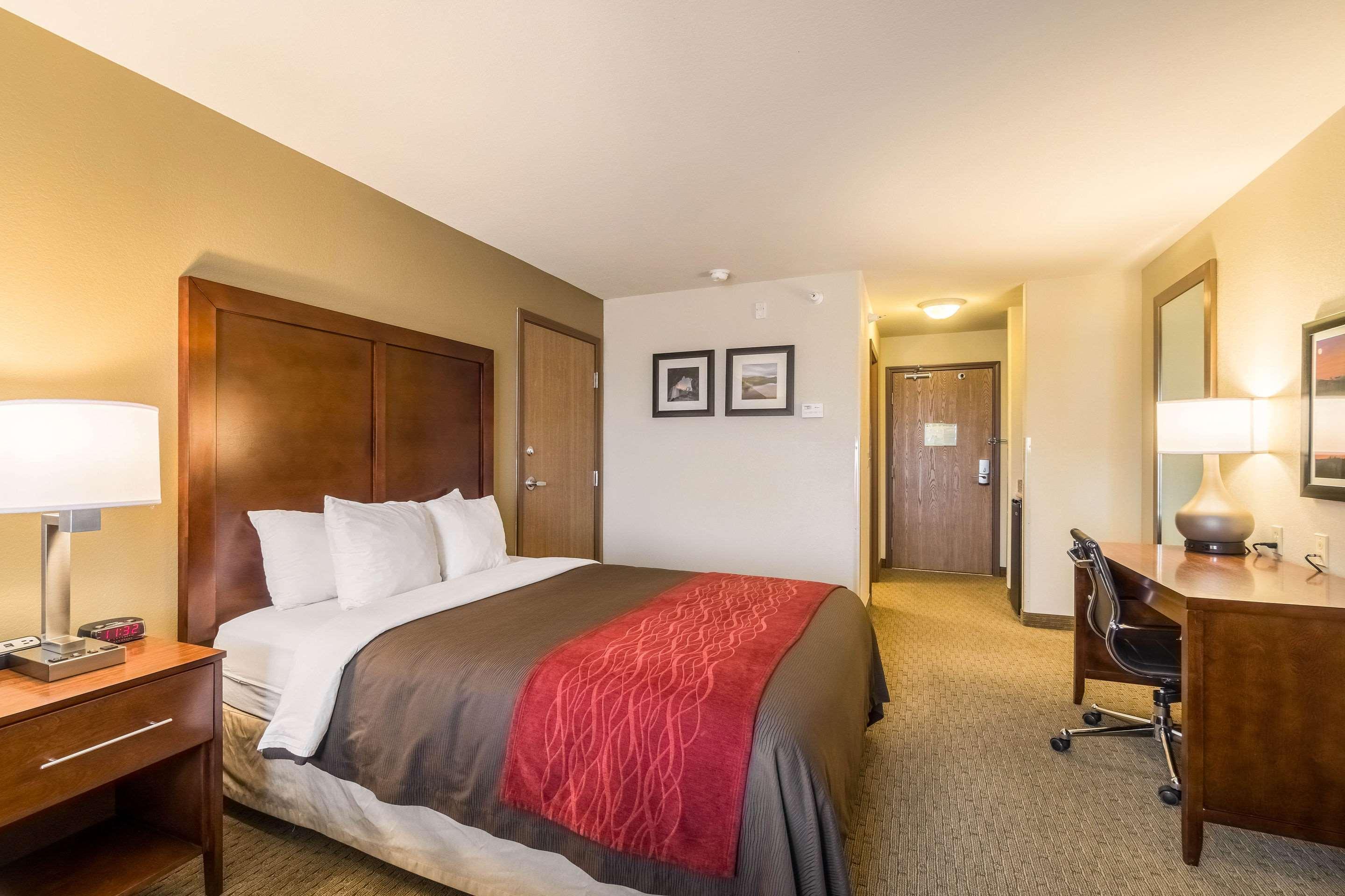 Comfort Inn & Suites Райфл Экстерьер фото