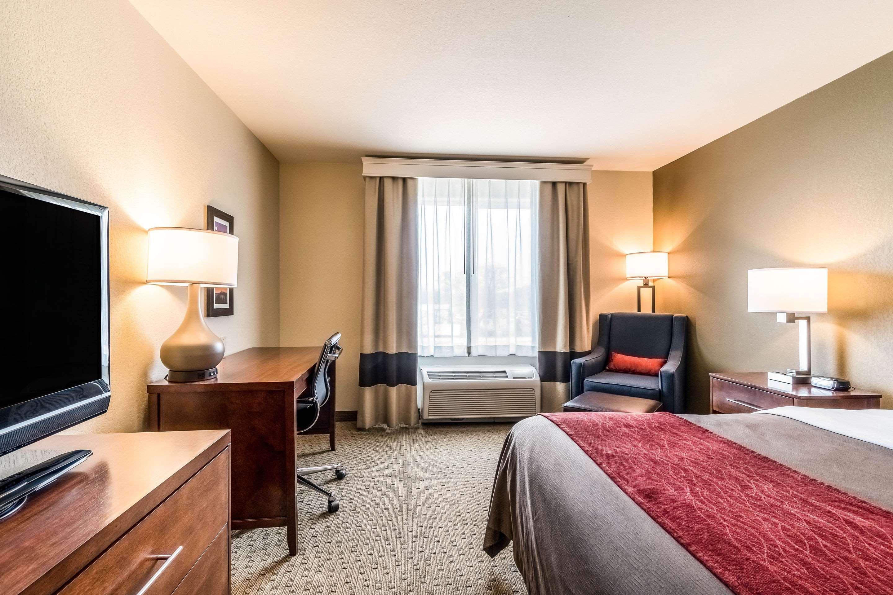Comfort Inn & Suites Райфл Экстерьер фото