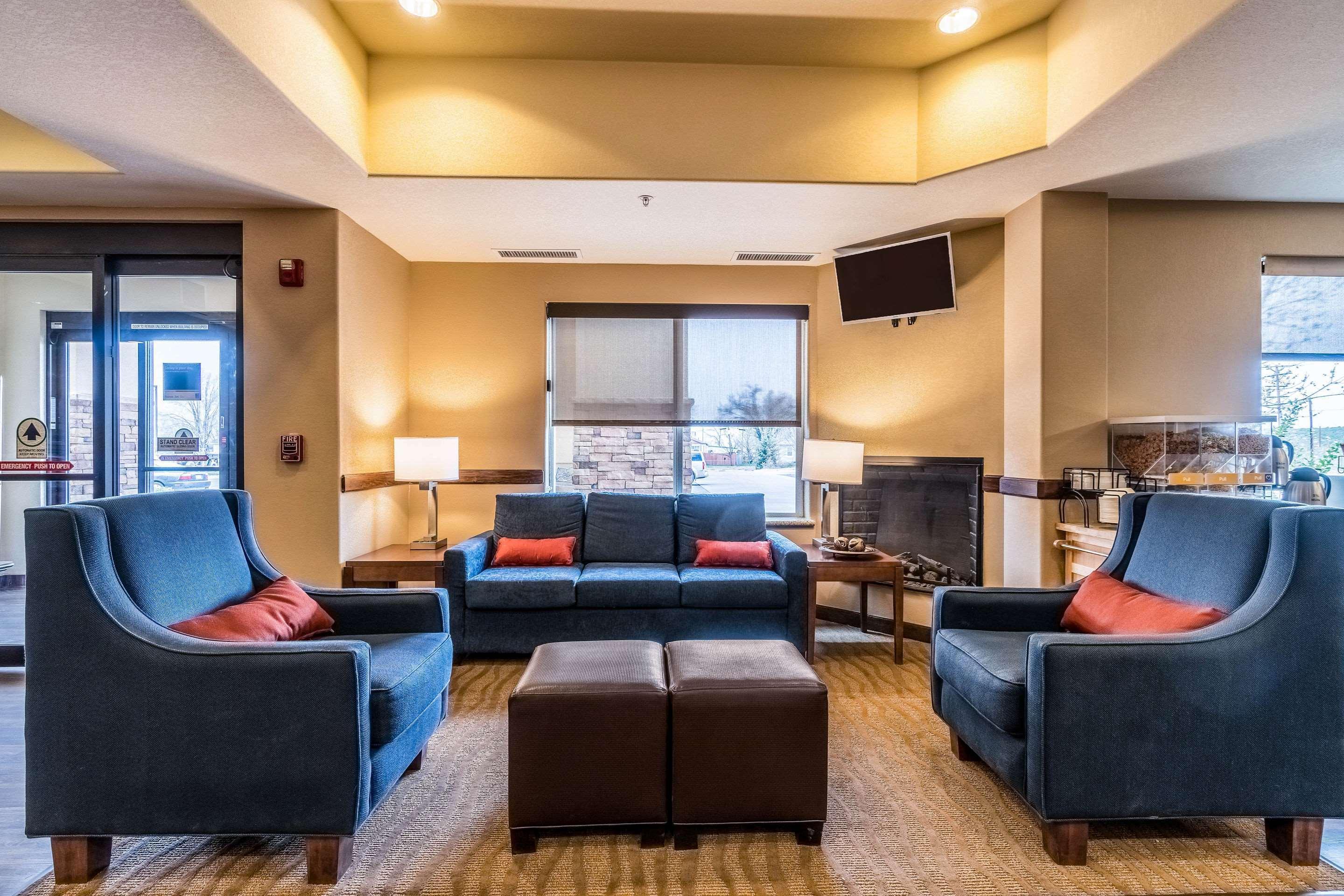 Comfort Inn & Suites Райфл Экстерьер фото