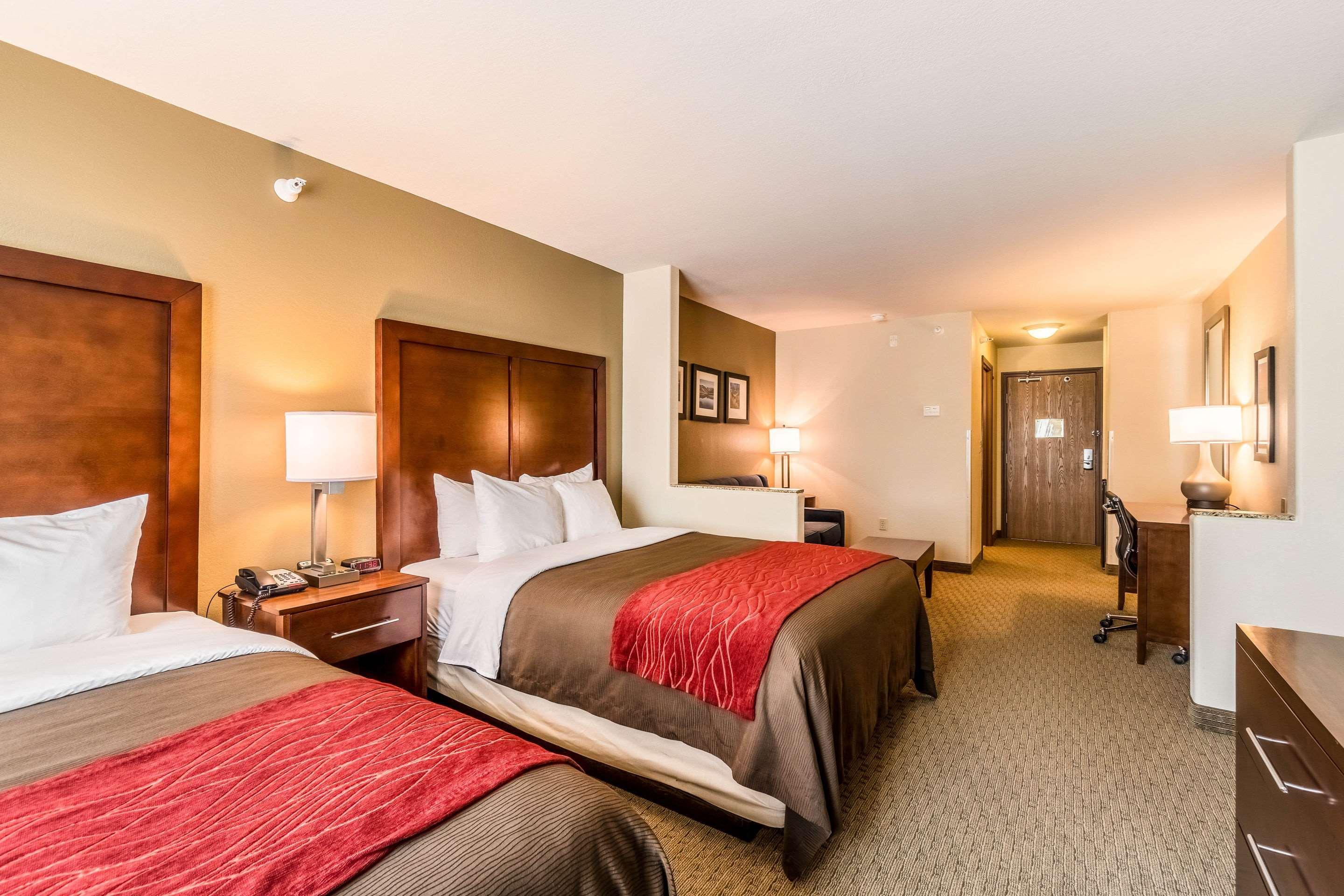 Comfort Inn & Suites Райфл Экстерьер фото