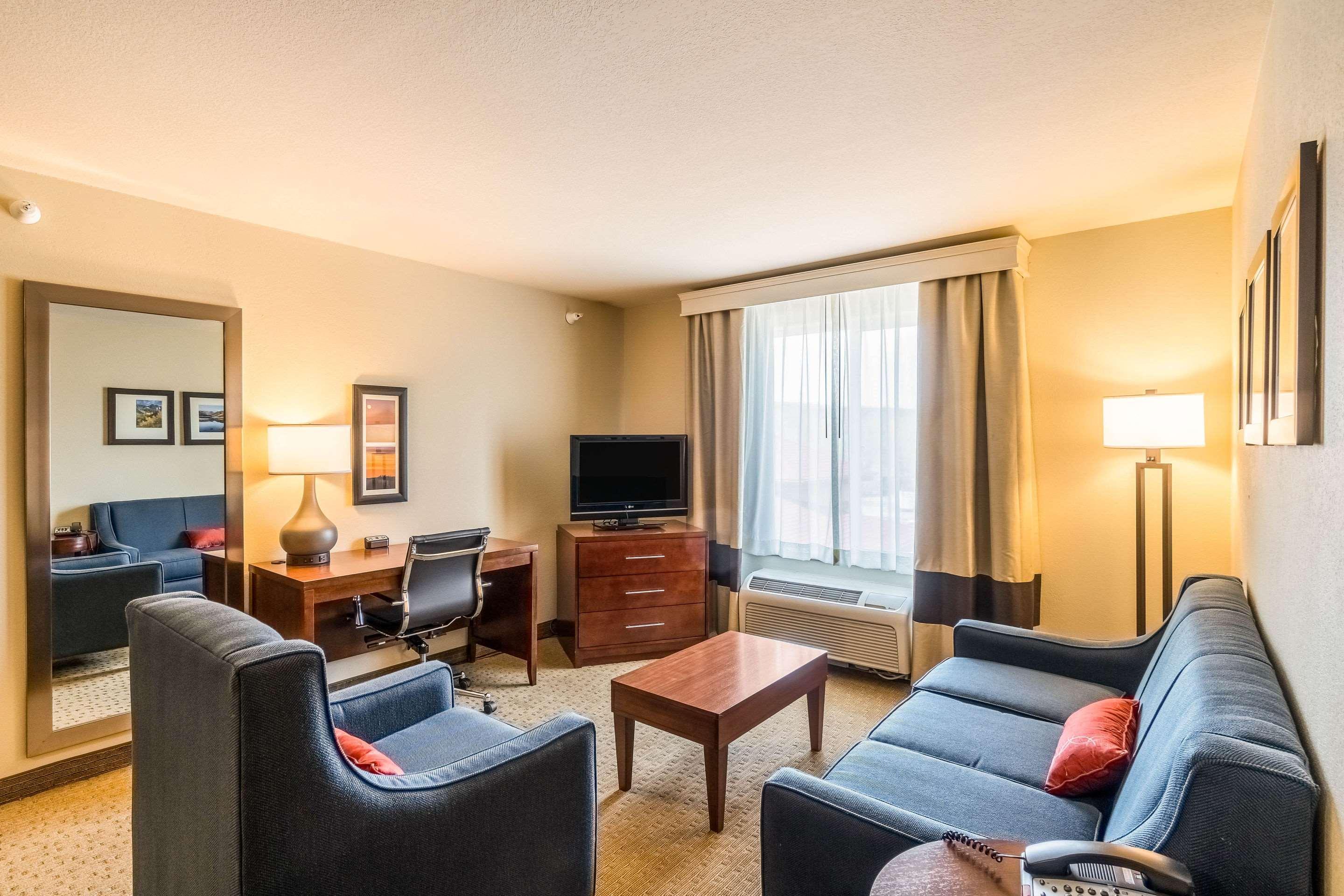 Comfort Inn & Suites Райфл Экстерьер фото