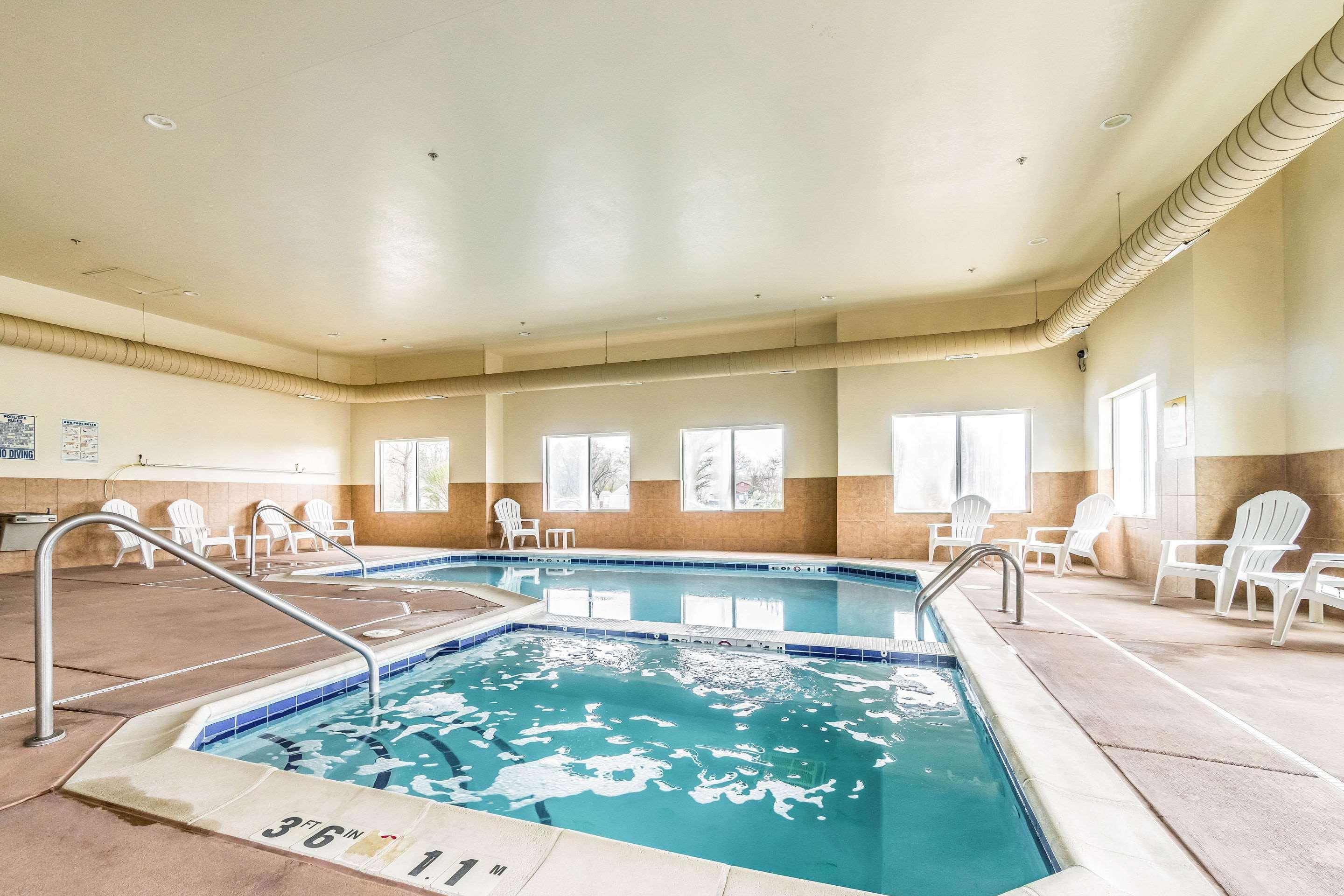 Comfort Inn & Suites Райфл Экстерьер фото