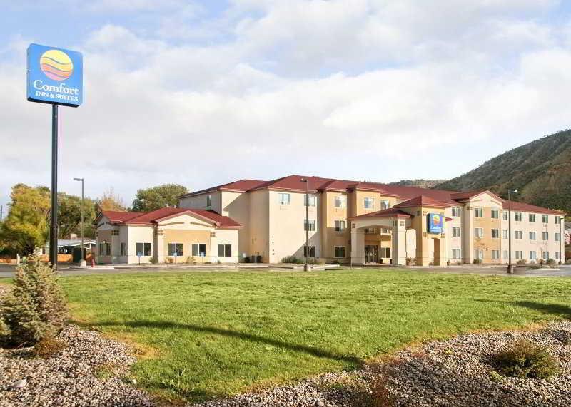 Comfort Inn & Suites Райфл Экстерьер фото