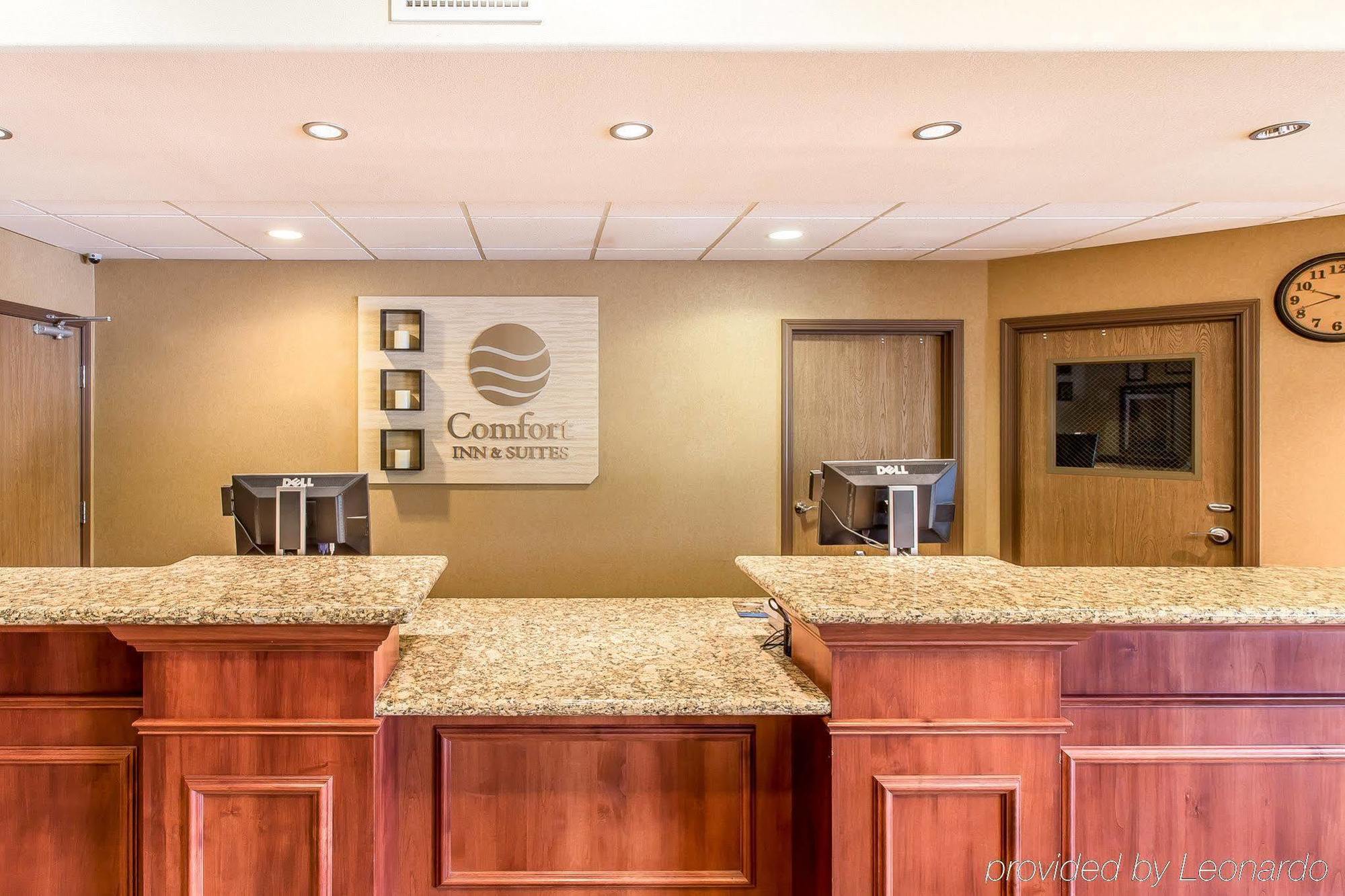 Comfort Inn & Suites Райфл Экстерьер фото