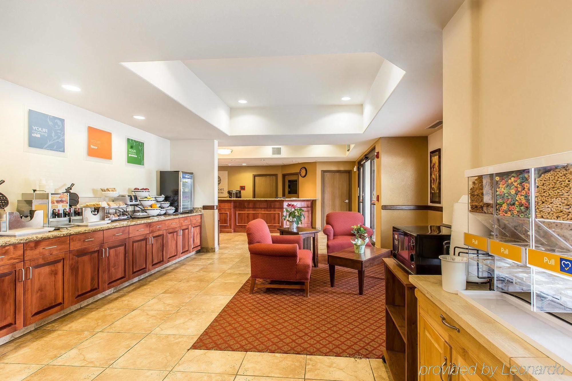 Comfort Inn & Suites Райфл Экстерьер фото