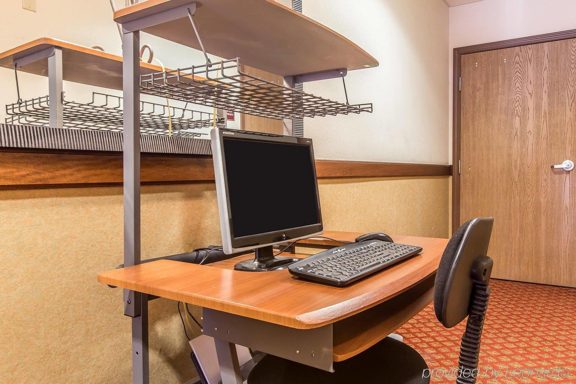Comfort Inn & Suites Райфл Экстерьер фото