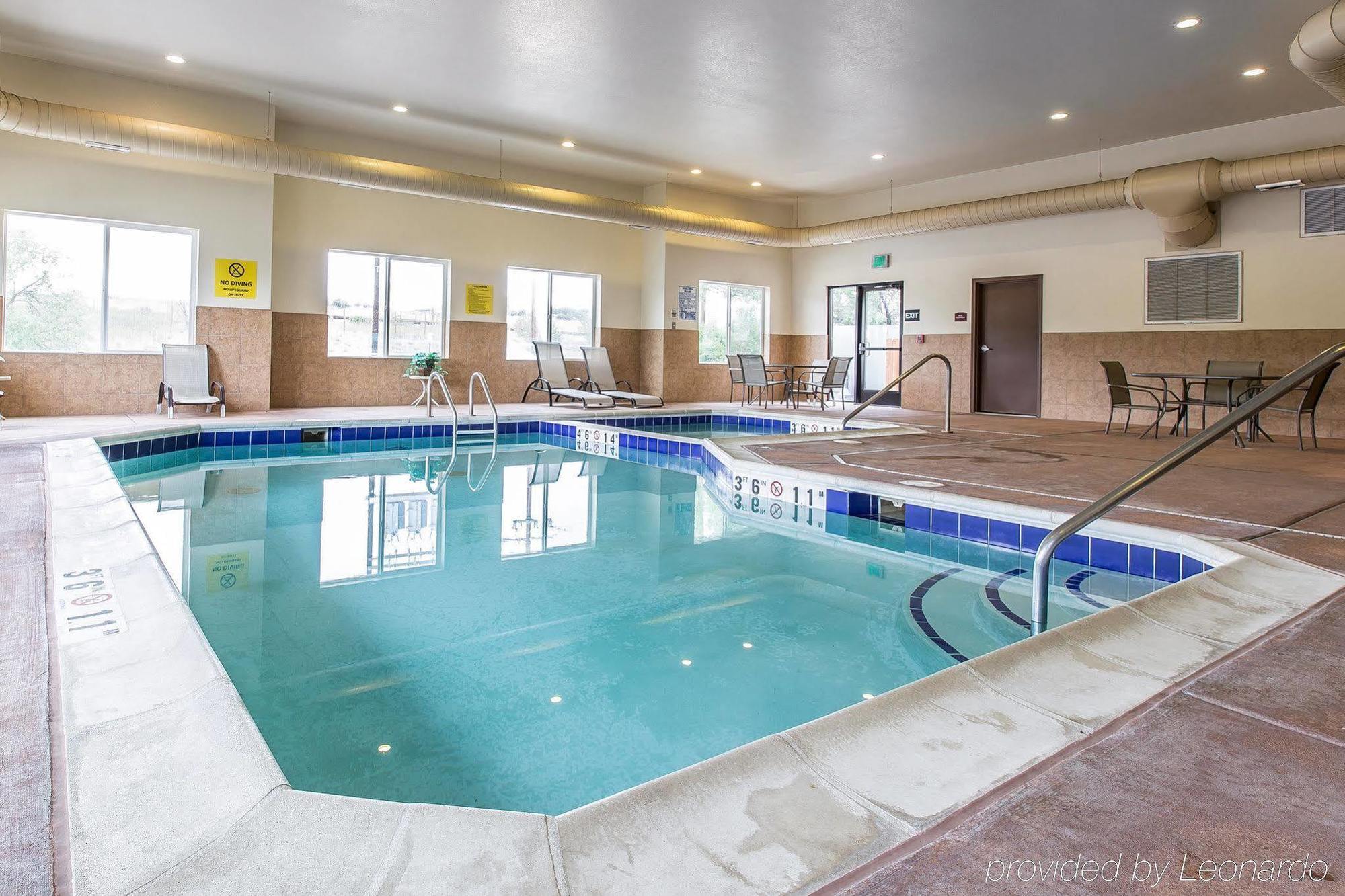 Comfort Inn & Suites Райфл Экстерьер фото