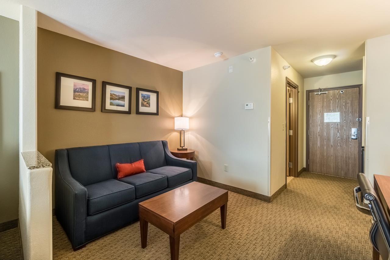 Comfort Inn & Suites Райфл Экстерьер фото
