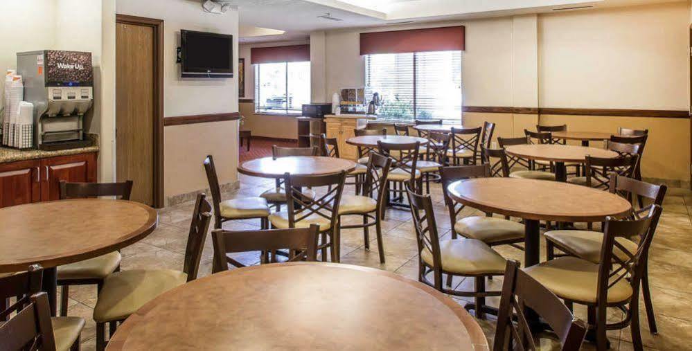 Comfort Inn & Suites Райфл Экстерьер фото