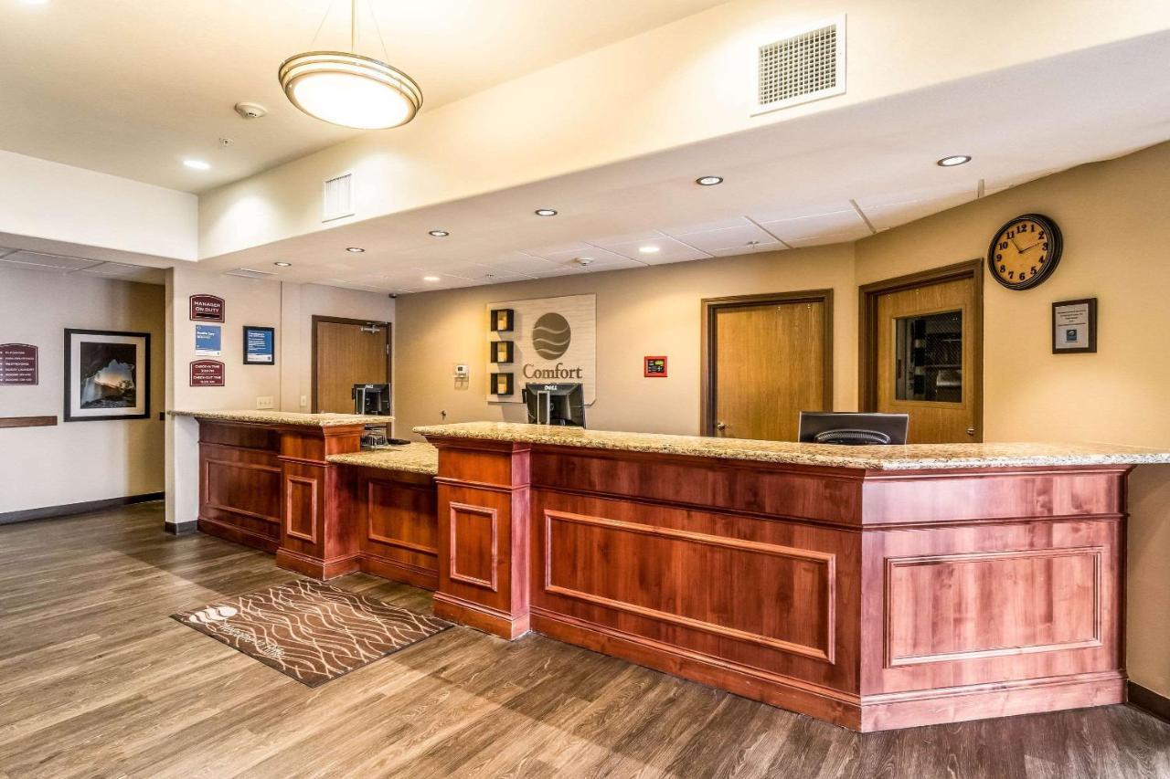 Comfort Inn & Suites Райфл Экстерьер фото