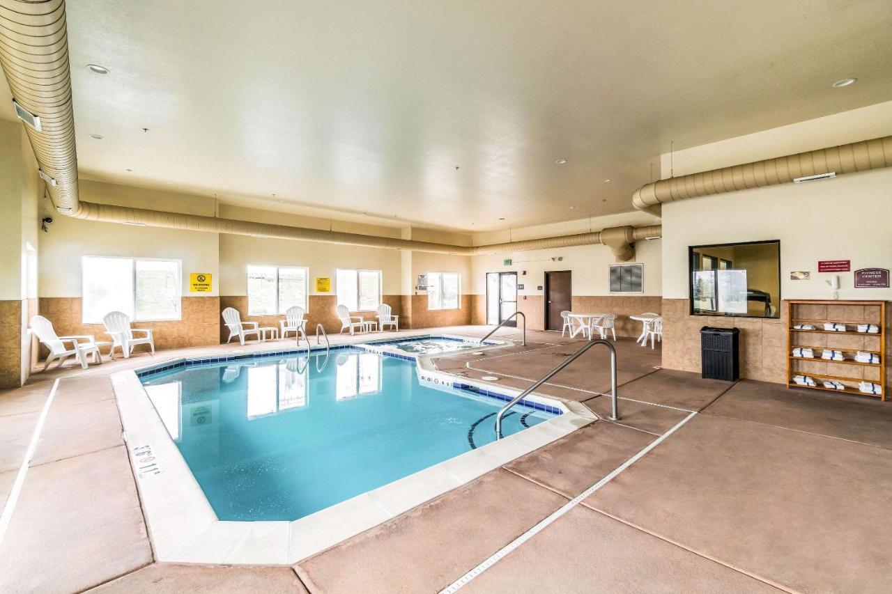 Comfort Inn & Suites Райфл Экстерьер фото